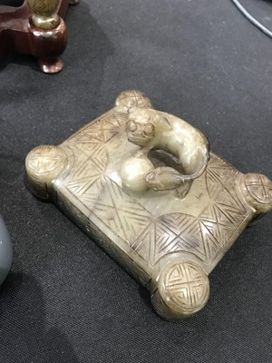 Lot 532 - A CHINESE JADE INCENSE BURNER AND COVER.