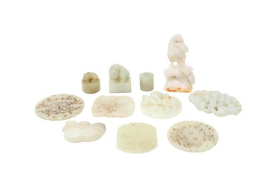 Lot 554 - A COLLECTION OF CHINESE WHITE JADE CARVINGS.