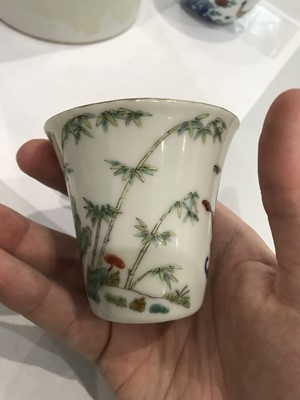 Lot 289 - A CHINESE FAMILLE ROSE 'BUTTERFLY' CUP.