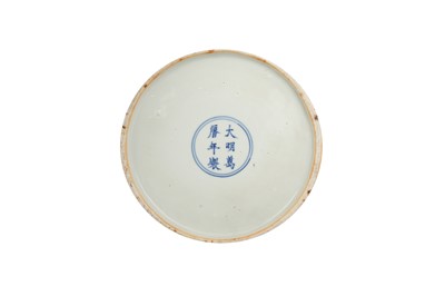 Lot 228 - A CHINESE BLUE AND WHITE CIRCULAR SWEETMEAT BOX AND COVER.