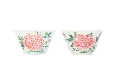 Lot 452 - A PAIR OF CHINESE FAMILLE ROSE 'PEONY' CUPS.