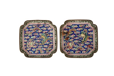 Lot 572 - A PAIR OF CHINESE ENAMELLED QUATREFOIL SQUARE DISHES, 19TH CENTURY