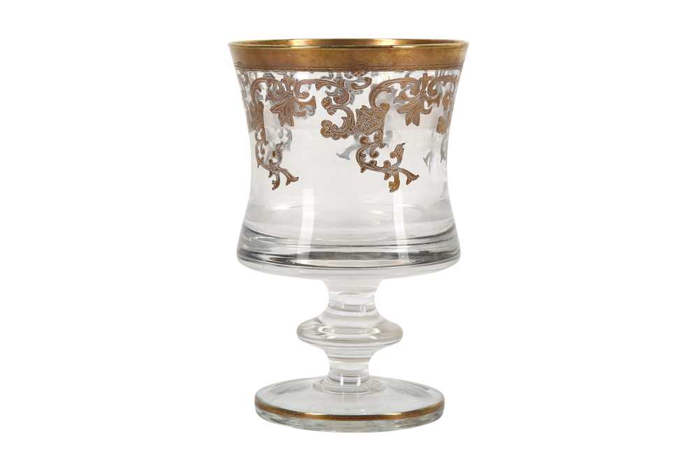 Lot 203 - A LARGE GILT GLASS GOBLET