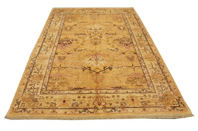 Lot 55 - A FINE ARTS & CRAFTS DESIGN CARPET