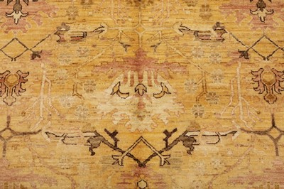 Lot 55 - A FINE ARTS & CRAFTS DESIGN CARPET