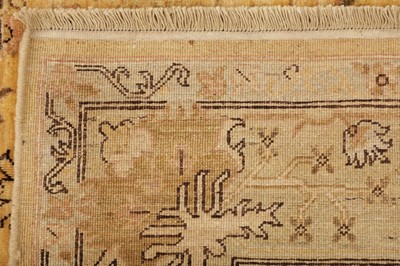Lot 55 - A FINE ARTS & CRAFTS DESIGN CARPET