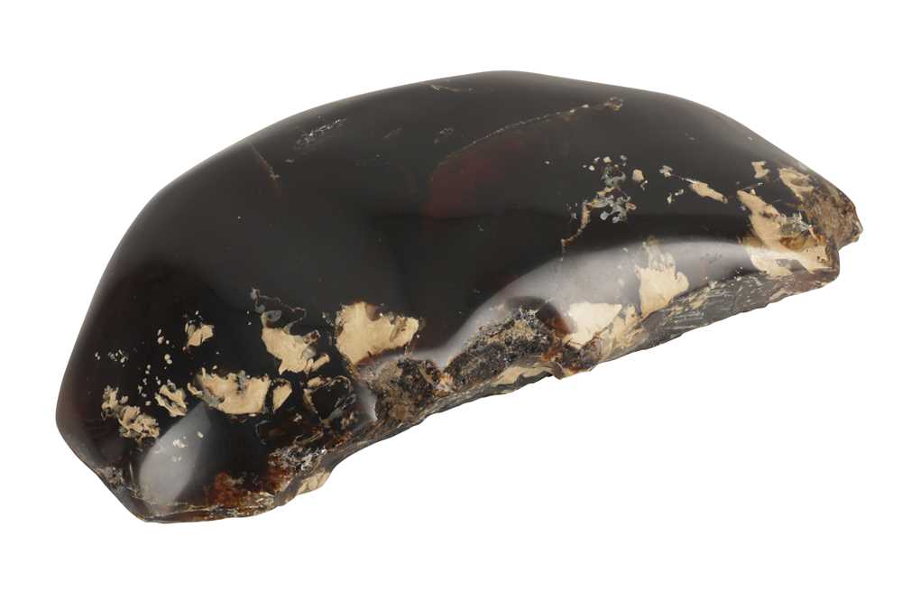 Lot 414 - A VERY LARGE BLUE AMBER SCHOLAR'S ROCK