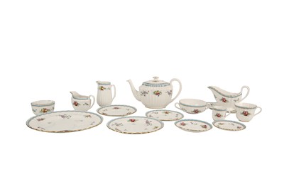 Lot 76 - A SPODE 'TRAPNELL SPRAYS' PART DINNER AND TEA SERVICE, EARLY 20TH CENTURY