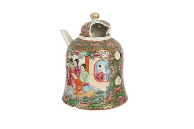 Lot 85 - A CHINESE CANTON PORCELAIN TEA POT, 19TH CENTURY
