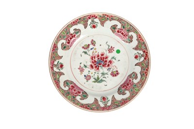 Lot 79 - A CHINESE FAMILLE ROSE PORCELAIN PLATE, QIANLONG