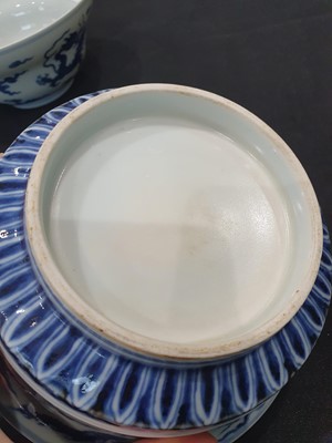 Lot 87 - A CHINESE BLUE AND WHITE 'DRAGON' BOWL.