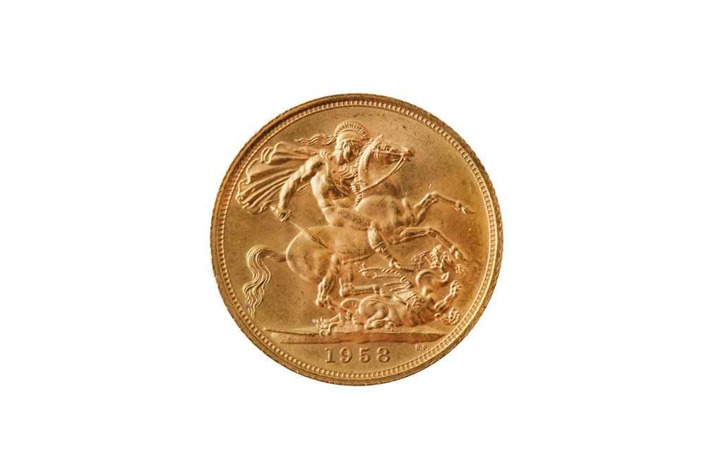 Lot 132 - AN ELIZABETH II GOLD SOVEREIGN