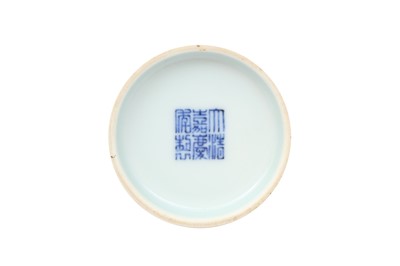 Lot 663 - A CHINESE GREEN-ENAMELLED YELLOW-GROUND 'DRAGON AND PHOENIX' BOWL.
