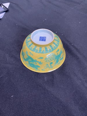 Lot 663 - A CHINESE GREEN-ENAMELLED YELLOW-GROUND 'DRAGON AND PHOENIX' BOWL.
