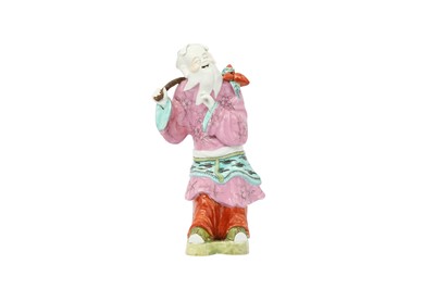 Lot 271 - A CHINESE FAMILLE ROSE FIGURE OF AN IMMORTAL.