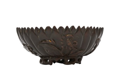 Lot 332 - A CHINESE CARVED WOOD 'CHRYSANTHEMUM' BOWL.