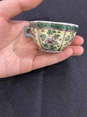 Lot 290 - A CHINESE FAMILLE VERTE CUP.