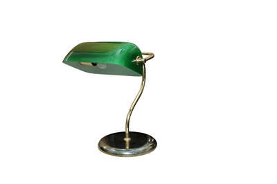 Lot 190 - A BRASS BANKERS STYLE DESK LAMP, 20TH CENTURY