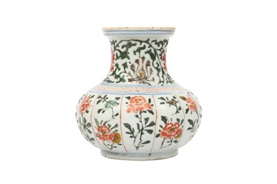 Lot 11 - A CHINESE FAMILLE VERTE 'BLOSSOMS' HOOKAH BASE.