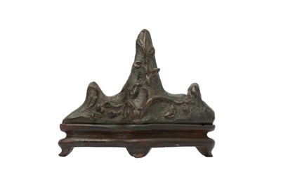 Lot 236 - A CHINESE BRONZE 'MOUNTAIN' BRUSH REST.