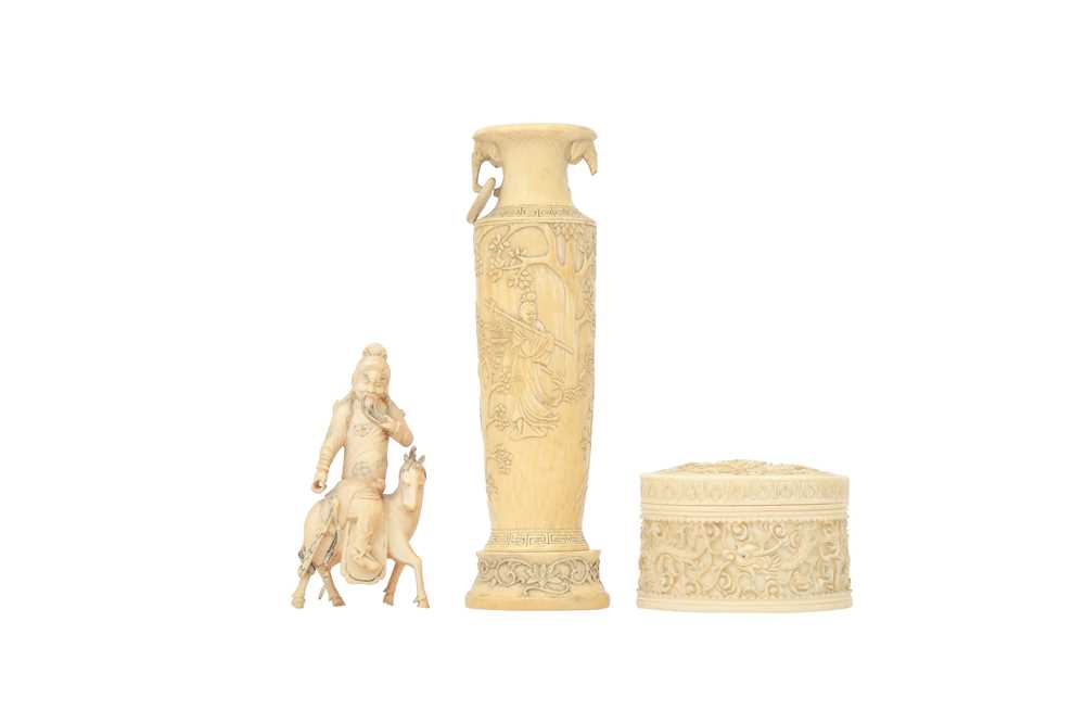 Lot 460 - λ THREE CHINESE IVORY ITEMS.