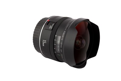 Lot 128 - A Canon EF 15mm f/2.8 Fisheye Lens