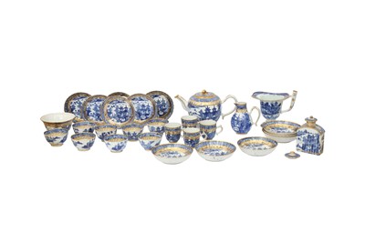 Lot 733 - A CHINESE BLUE AND WHITE TEA SET.