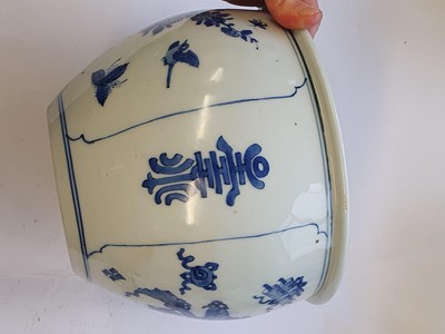 Lot 75 - A CHINESE BLUE AND WHITE FISHBOWL.