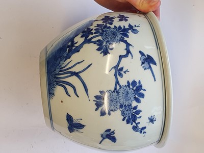 Lot 75 - A CHINESE BLUE AND WHITE FISHBOWL.