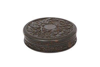 Lot 711 - A CHINESE CANTON TORTOISE SHELL CIRCULAR BOX AND COVER.