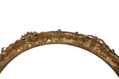 Lot 247 - A BRITISH HUGENOT LOUIS XIV STYLE TONDO CARVED AND GILDED WITH PIERCED SWAGS AT CARDINAL POINTS