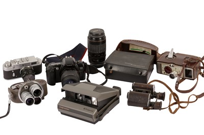 Lot 304 - Mixed Analogue Cameras and Accessories