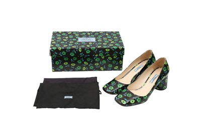 Lot 198 - Prada Black Décolleté Collection Floral Heeled Pump - Size 38.5
