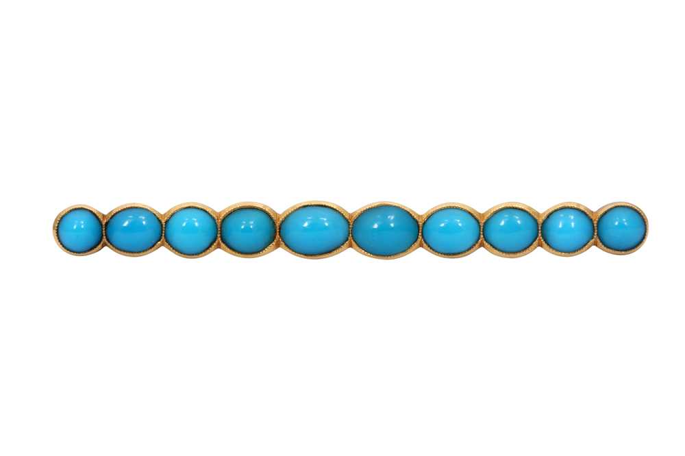 Lot 17 - A TURQUOISE BAR BROOCH