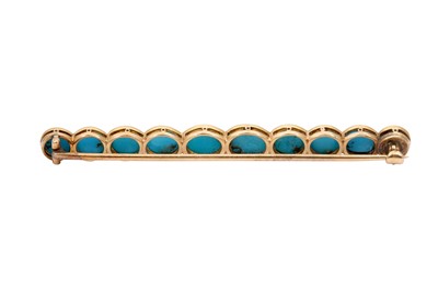 Lot 17 - A TURQUOISE BAR BROOCH