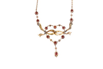 Lot 56 - A GARNET AND SEED PEARL NECKLACE