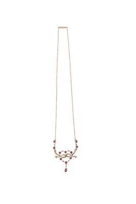 Lot 56 - A GARNET AND SEED PEARL NECKLACE