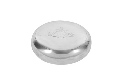Lot 232 - A VICTORIAN STERLING SILVER SNUFF BOX, CHESTER 1898 BY JOHN MILLWARD BANKS