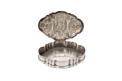 Lot 300 - A SILVER REPOUSSÉ SNUFF BOX WITH CHRISTIAN ICONOGRAPHY