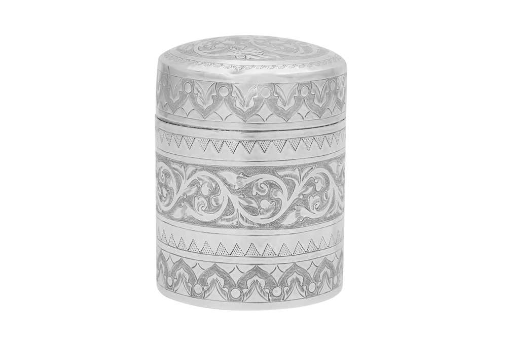 Lot 233 - AN ENGRAVED MALAY SILVER LIDDED BOX