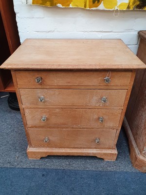 Lot 22 - A NEAR PAIR OF ARTS & CRAFTS STYLE LIMED OAK BEDSIDE CHESTS