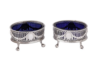 Lot 441 - A pair of George III sterling silver salts, Sheffield 1781 by Daniel Holy & Co
