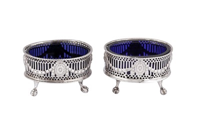 Lot 441 - A pair of George III sterling silver salts, Sheffield 1781 by Daniel Holy & Co