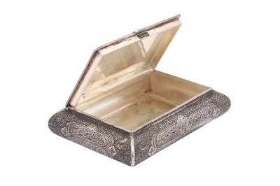Lot 27 - A SMALL SOLID SILVER SNUFFBOX