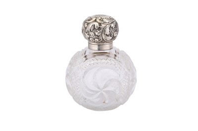 Lot 248 - A VICTORIAN STERLING SILVER MOUNTED GLASS SCENT BOTTLE, SHEFFIELD 1897 PROBABLY BY WILLIAM NEALE AND SON