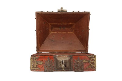 Lot 242 - A PAINTED AND LACQUERED 'MALABAR' JEWELLERY BOX (NETTOOR PETTI)