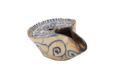 Lot 388 - A SAFAVID BLUE AND WHITE POTTERY OIL LAMP