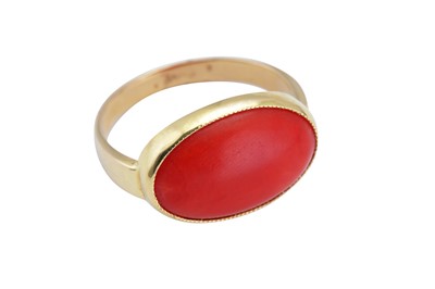 Lot 199 - λ A coral ring