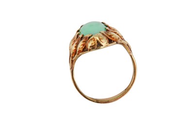 Lot 124 - A jade ring