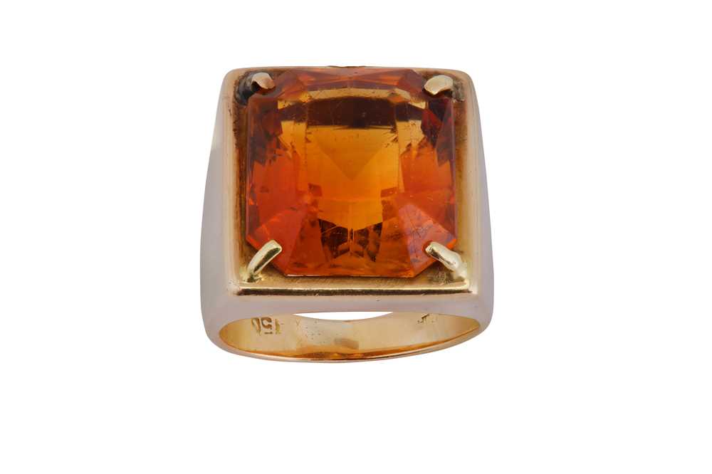 Lot 131 - A citrine ring